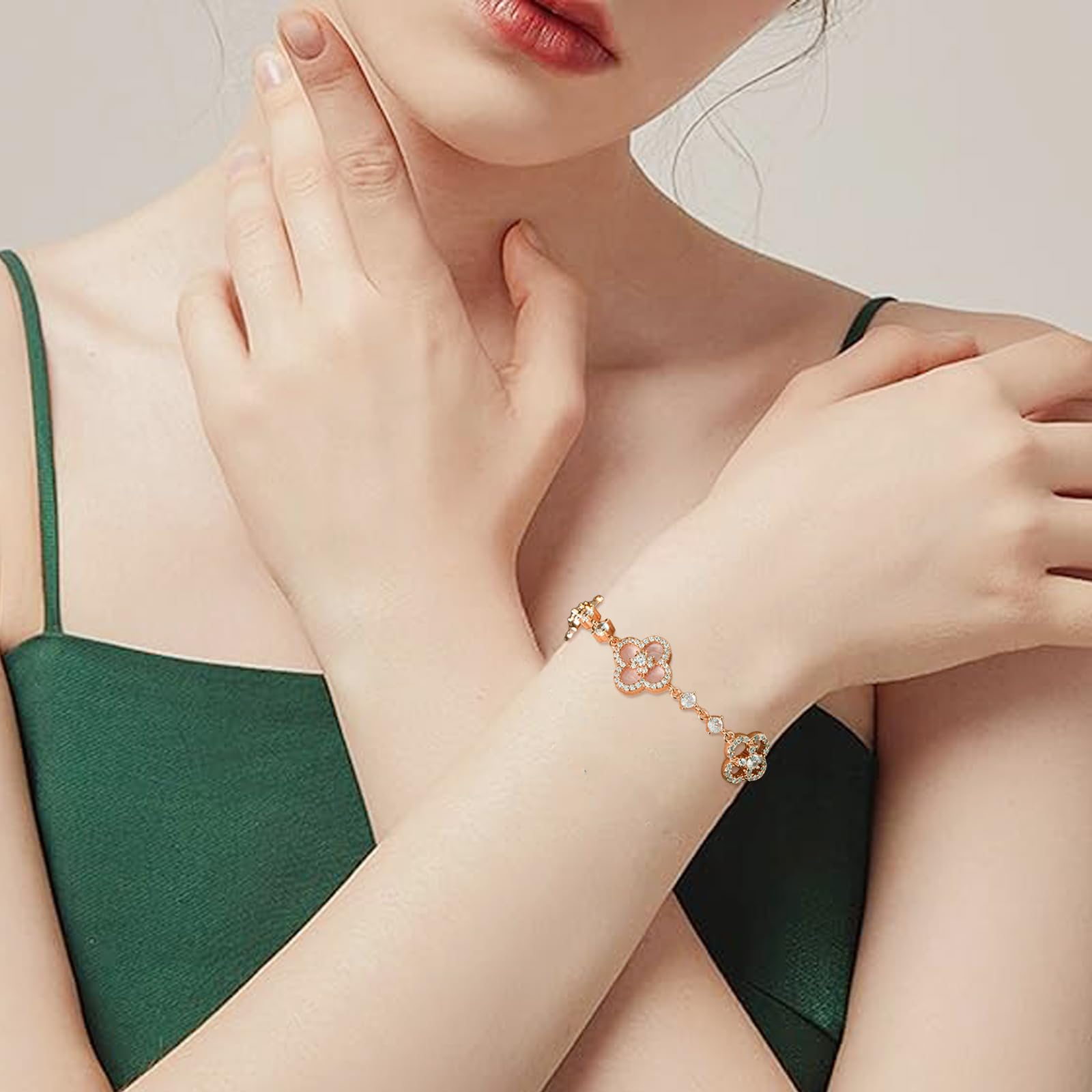 Gkaopi Armband Damen 925 Sterling Silber Cubic Zirkonia Kleeblatt Glücksbringer Armbander Verstellbar Stapelbare Blumen Armschmuck Wasserfest Handmade Schmuck Geschenk (Gold, Einheitsgrösse)