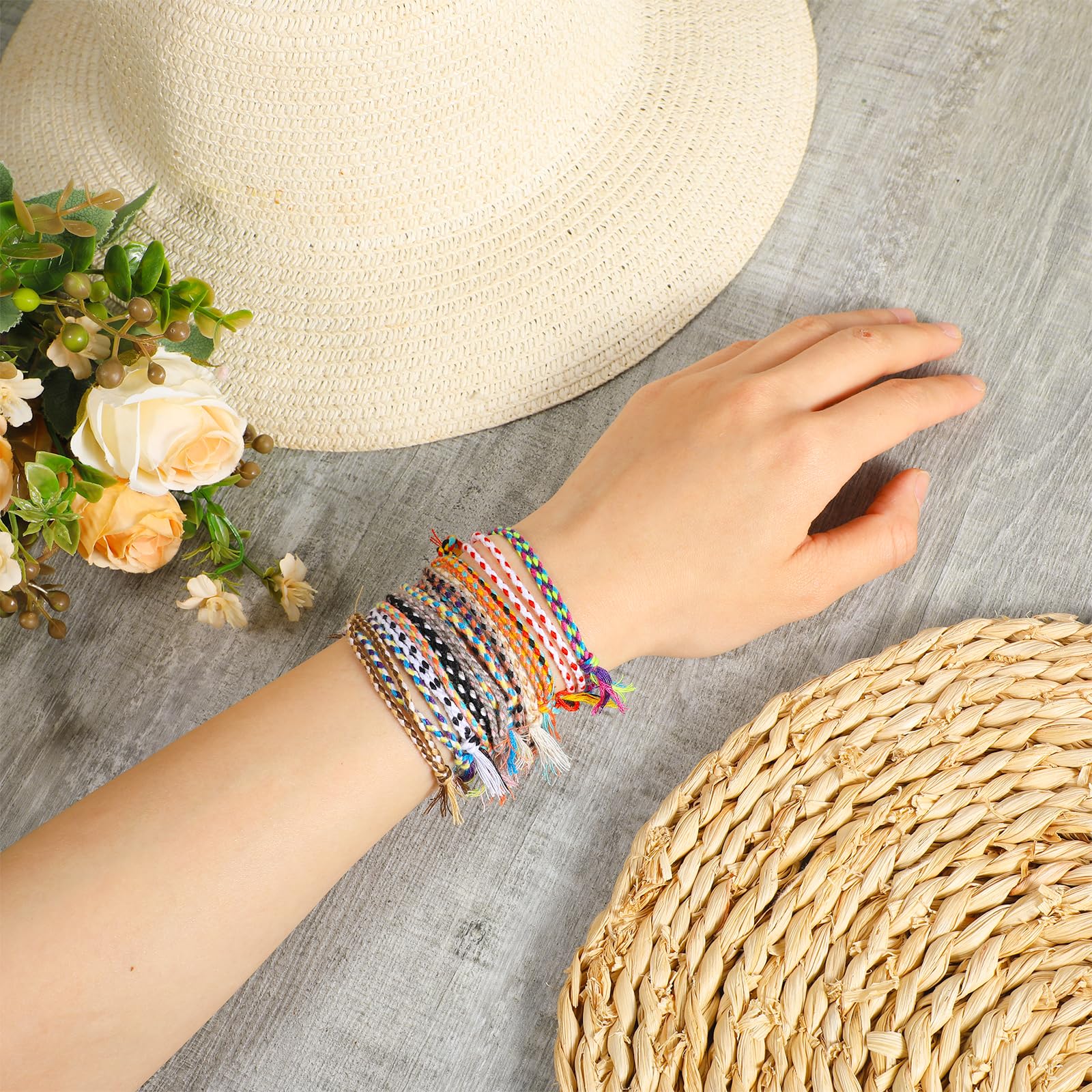 ElevateTech 30 Stück Gewebte Freundschaftsarmbänder Handgefertigt Verstellbar Bunte Quasten Baumwollkordel-Armbänder Schmuck Für Damen Herren Und Jugendliche